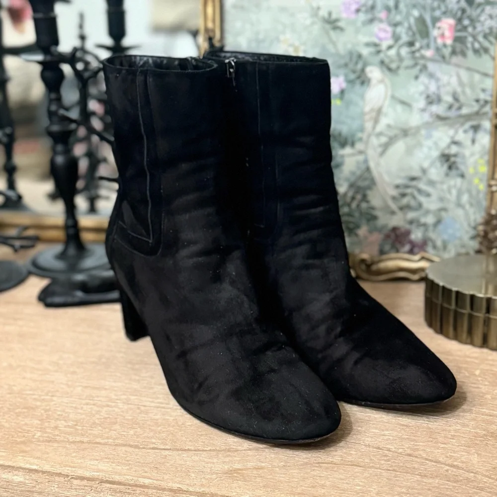 Aquatalia Tilly suede weatherproof ankle boots in black ~ Size 12